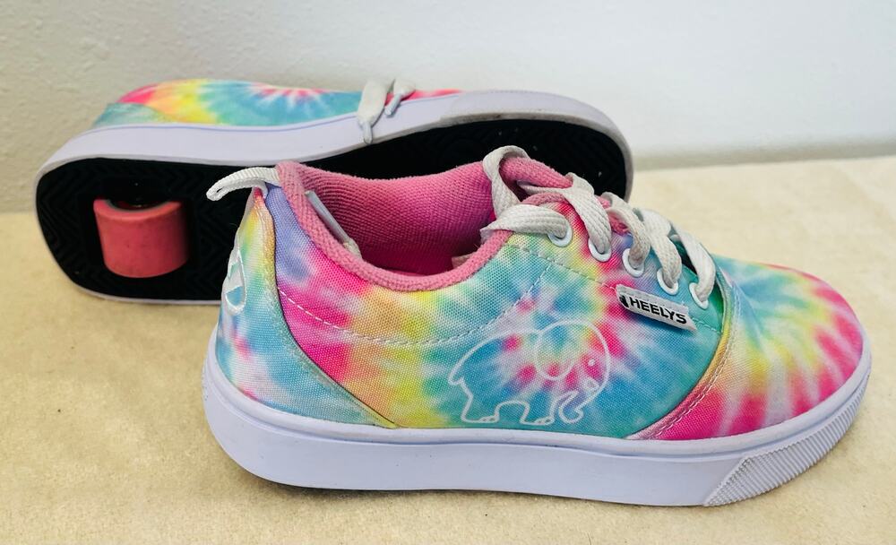 Heelys Ivory Ella shoes size 4Y